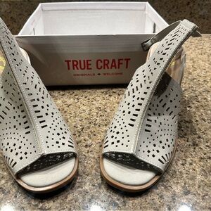 True Craft Women's Grey Peep Toe Sandals